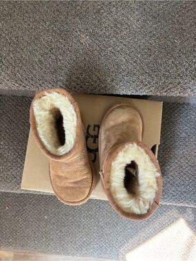UGG Chestnut Kids Shearling-Lined Mini Boots
